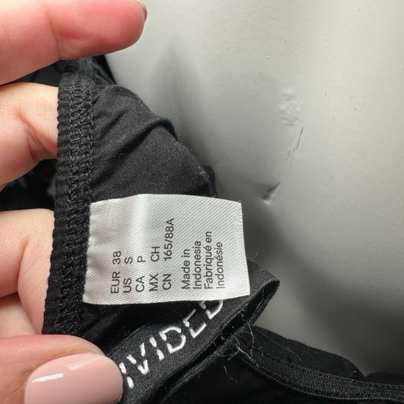 Black Ruffled Crop Top - Picture 4 of 4